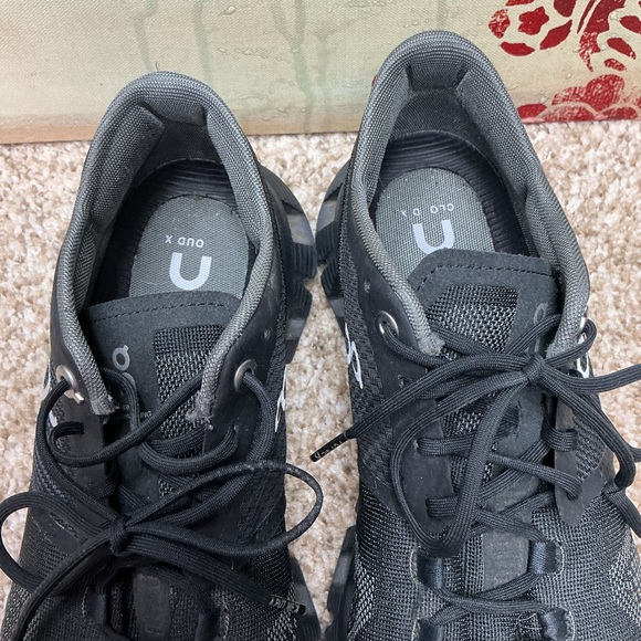 On Running Women's Cloud 2 Athletic Shoes - Black - Picture 5 of 8